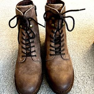 Born Boreen boot - size 8 - Perfect Condition